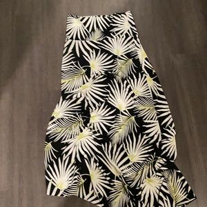 Maxi skirt .. super cute fit . Size M-L